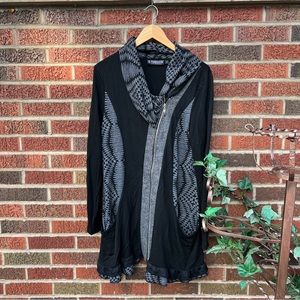 The Pyramid Collection Black and Gray Tunic
